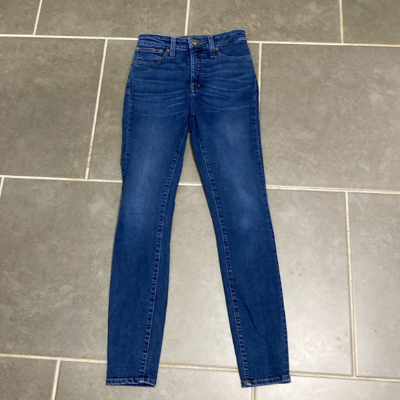 Madewell Curvy High-Rise skinny jeans. Size 2 - Picture 5 of 6